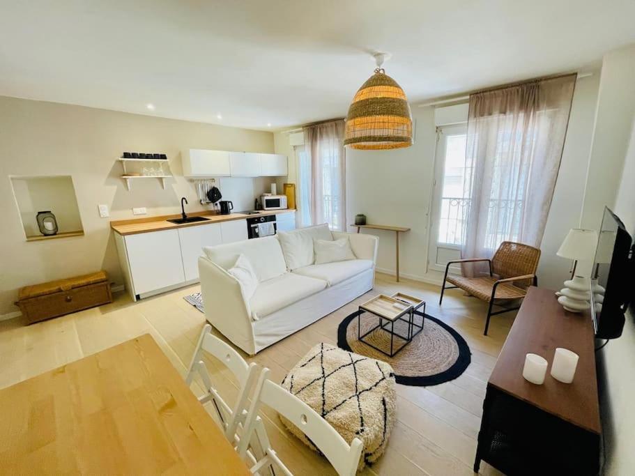 Maison Charmante Avec Terrasse, 2 Chambres マルセイヤン エクステリア 写真